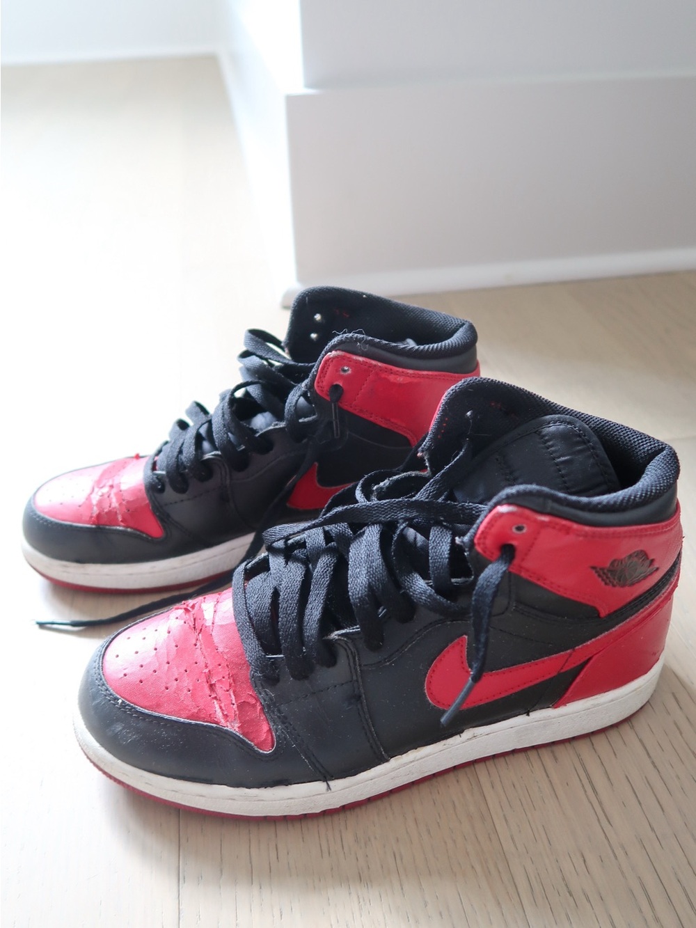 Nike High-Top Sneakers in Black and Red